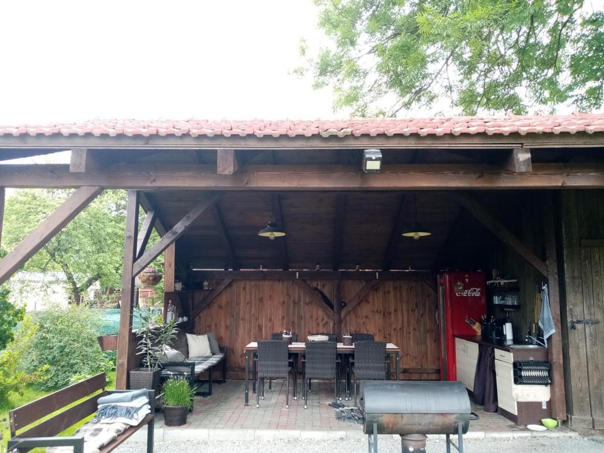 Mija Apartman S Vinnym Sklipkem, Zahradou A Grilem Kajov Exterior photo