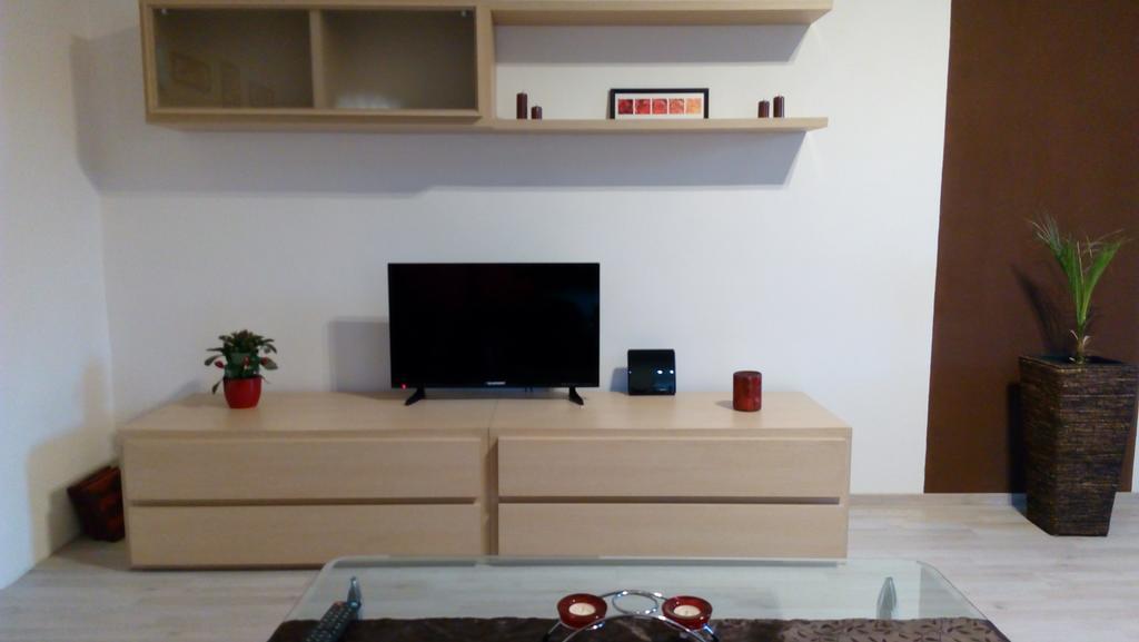 Mija Apartman S Vinnym Sklipkem, Zahradou A Grilem Kajov Exterior photo