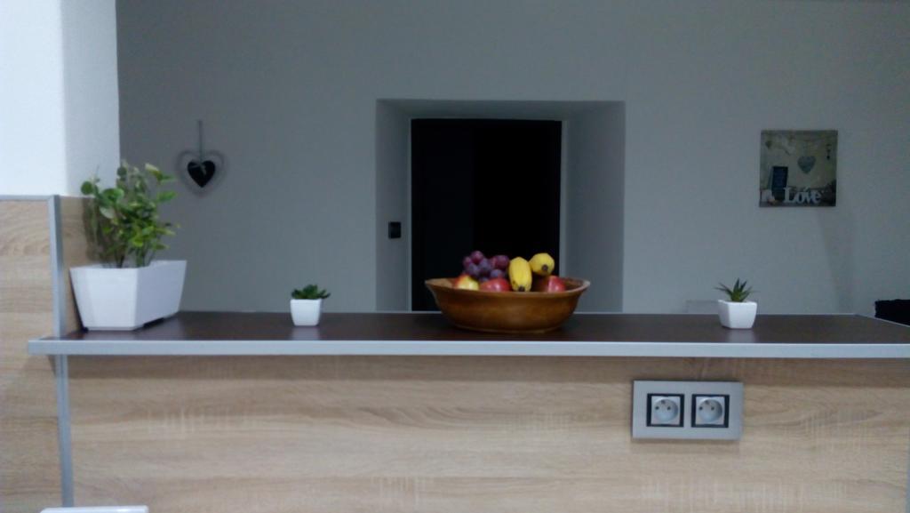 Mija Apartman S Vinnym Sklipkem, Zahradou A Grilem Kajov Exterior photo