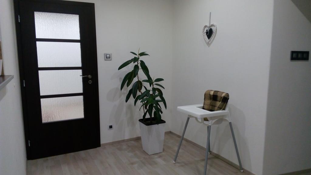 Mija Apartman S Vinnym Sklipkem, Zahradou A Grilem Kajov Exterior photo